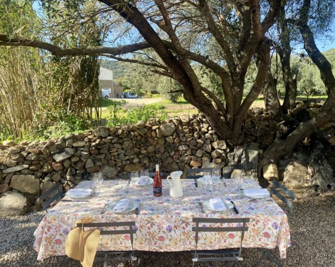 Lumio, Single-Story Villa, 4 Bedrooms, Annex, Pool, Mountain Views, Beach within Walking Distance