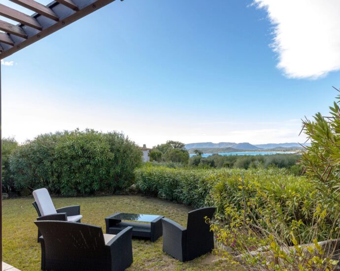 Exclusive – Villa with Swimming Pool, Sea View, Close to Cabanon Bleu Beach