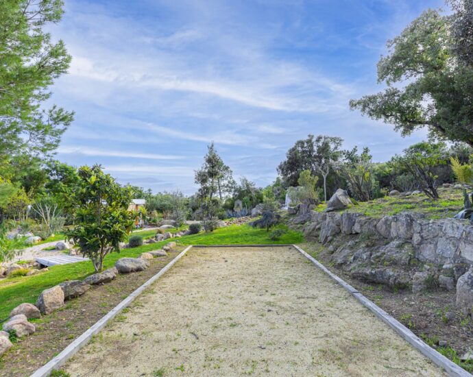 Favone, villa, panoramic sea view, 7 bedrooms, close to the beach, swimming pool, cinema room, gym, sauna, hammam, arcade room, pétanque court