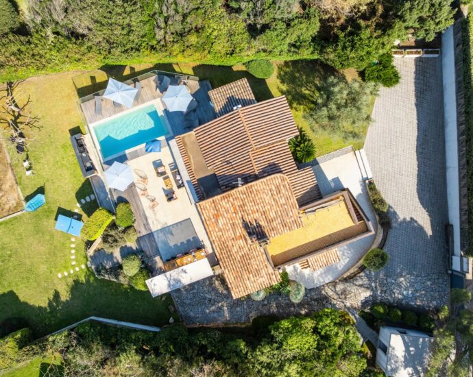Near Porticcio, Waterfront Villa in Ruppione, 5 Bedrooms, Heated Pool, Stunning Sea Views