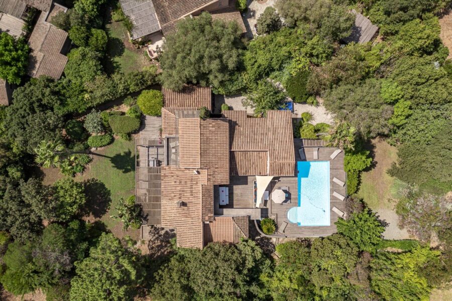 Porto-Vecchio, Domaine de Cala Rossa, 7 bedroom villa, swimming pool, walking distance to the beach