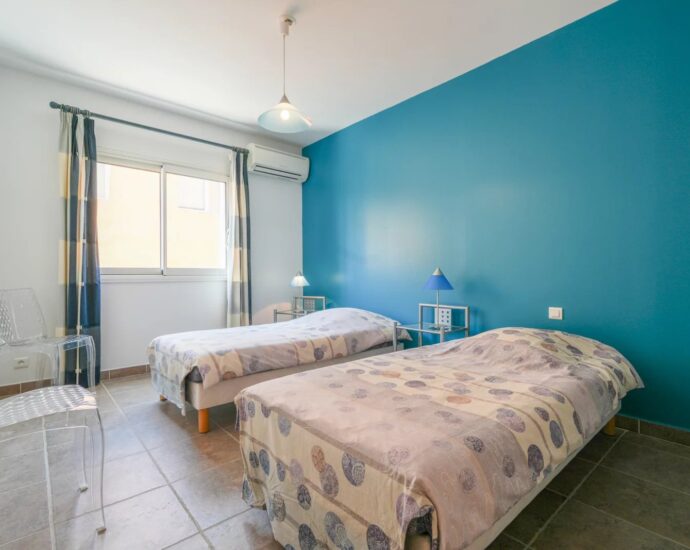 Exclusivité, Ajaccio, Route des Sanguinaires, Appartement vue mer, 3 chambres, plage à pied