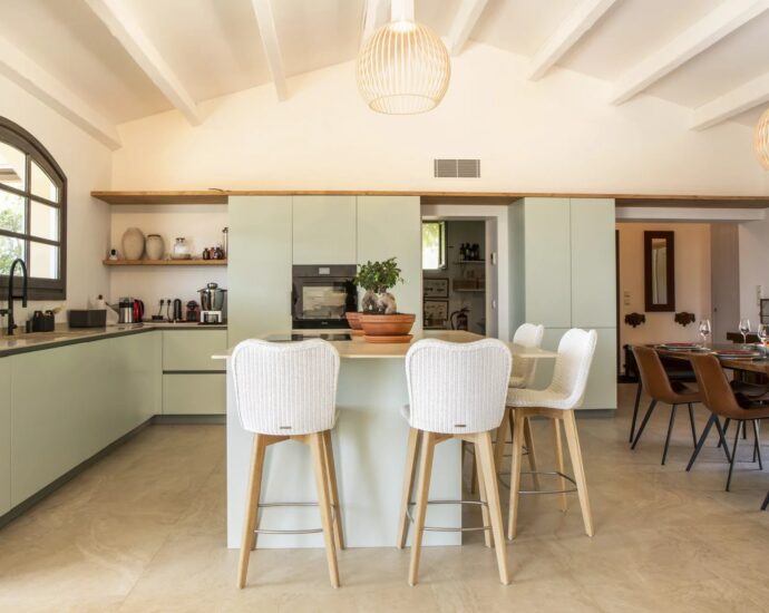 Lumio, 7 bedroom villa, swimming pool, panoramic sea view, close to the beach