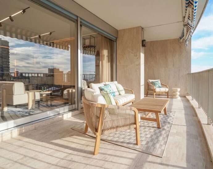 Monaco, Château Périgord I, Furnished 4-room apartment with sea view, ideally located close to all amenities.