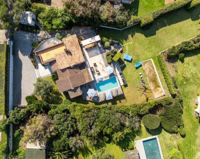 Near Porticcio, Waterfront Villa in Ruppione, 5 Bedrooms, Heated Pool, Stunning Sea Views