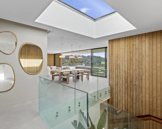 Villa contemporaine neuve, 4 chambres, piscine, vue mer, proche plage