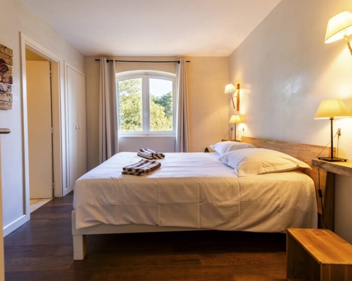 Porto-Vecchio, Domaine de Cala Rossa, villa 8 bedrooms, pool and close to the beach