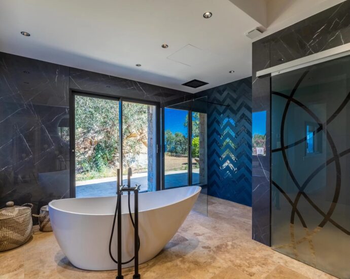 L&rsquo;Île Rousse, Villa vue mer panoramique, 6 chambres, Piscine extérieur, Piscine intérieure, Sauna, Cinéma, proche plage