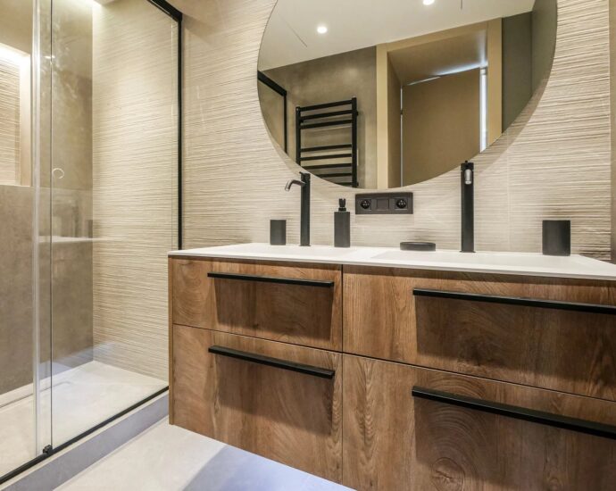 Monte-Carlo, central area, sea and Rock view apartment, 2 bedrooms, close to amenities.