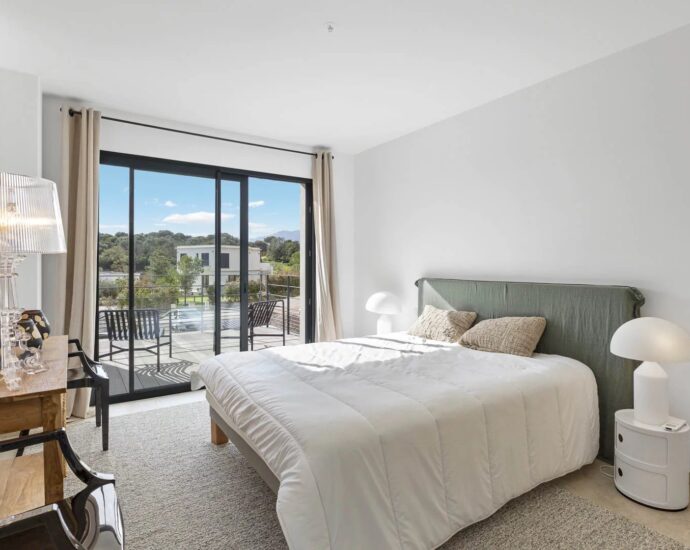 Porto-Vecchio, Arasu, Saint-Cyprien, villa d&rsquo;architecte, 7 chambres, piscine, plage à pieds