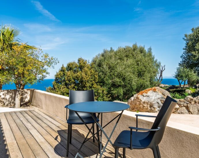 Corbara, villa 4 chambres, piscine à débordement, vue mer imprenable, proche plage