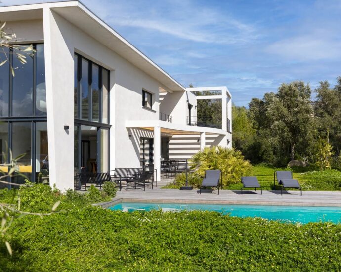 Porto-Vecchio, Arasu, Saint-Cyprien, villa d&rsquo;architecte, 7 chambres, piscine, plage à pieds