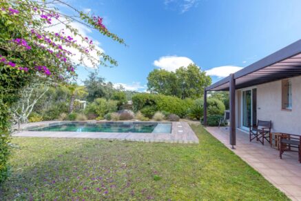 Exclusive – Villa with Swimming Pool, Sea View, Close to Cabanon Bleu Beach