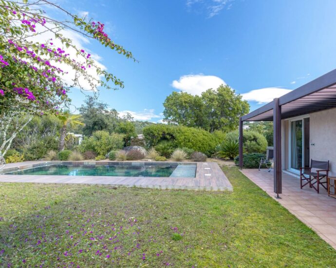 Exclusive – Villa with Swimming Pool, Sea View, Close to Cabanon Bleu Beach