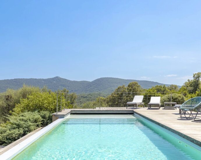 Pinarello –  domaine privé, villa d’architecte de 5 chambres avec piscine, garage ,vue mer panoramique, au calme