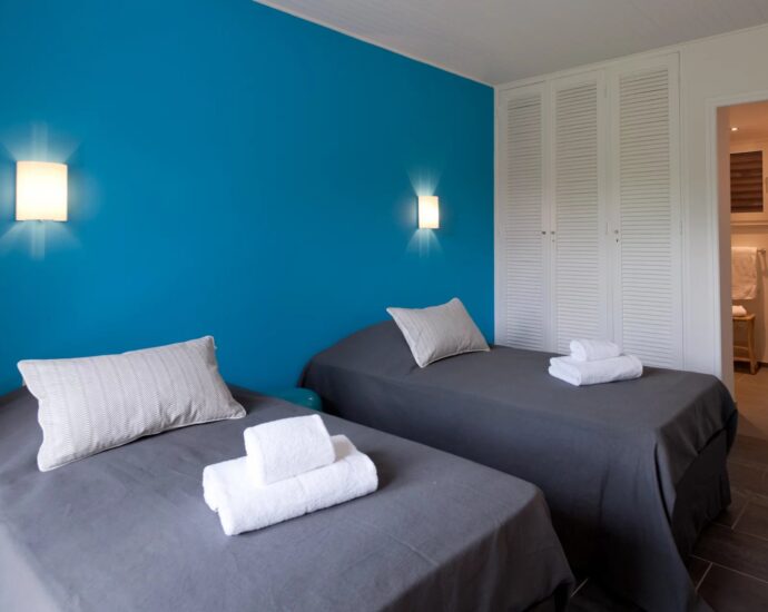 Porto-Vecchio, Domaine de Cala Rossa, 7 bedroom villa, swimming pool, walking distance to the beach