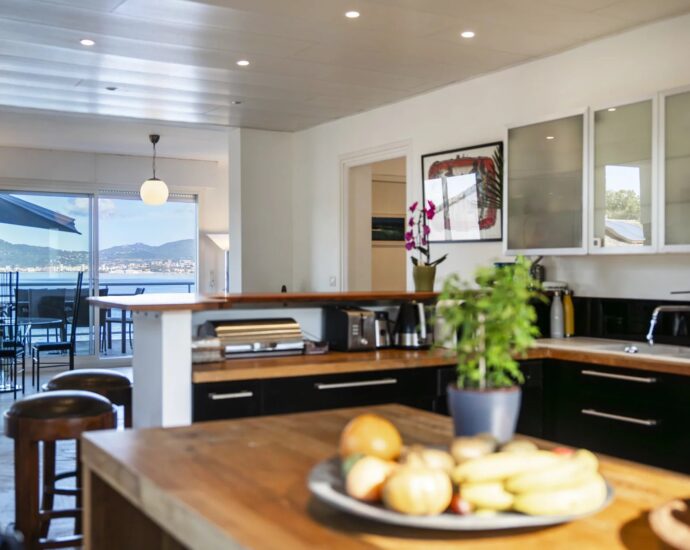 Porticcio, South Shore of Ajaccio, Waterfront villa, 5 bedrooms, panoramic sea view, direct beach access