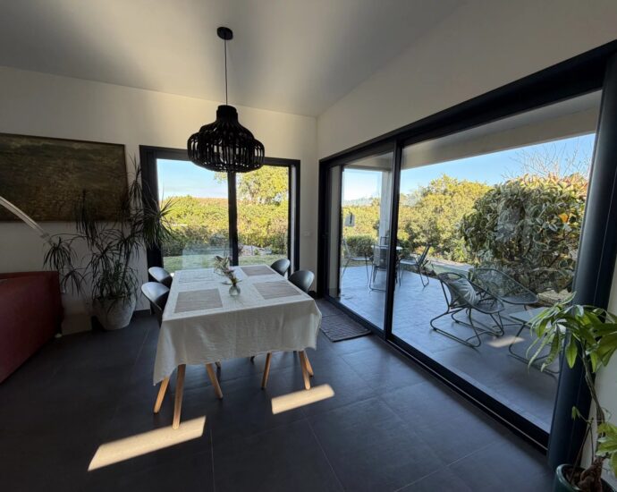 Pinarello, Capicciola, Villa 3 chambres, T4, piscine, vue dégagée, proche plage