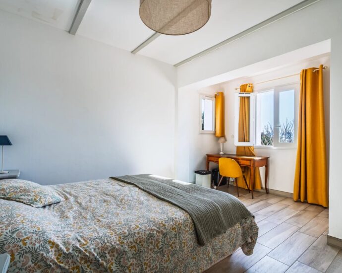 Lumio, Villa de plain pied, 4 chambres, dépendance, piscine, vue montagnes, plage à pied