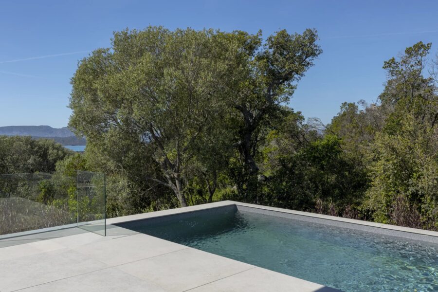 Villa contemporaine neuve, 4 chambres, piscine, vue mer, proche plage