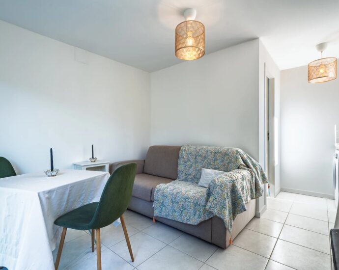 Lumio, Villa de plain pied, 4 chambres, dépendance, piscine, vue montagnes, plage à pied