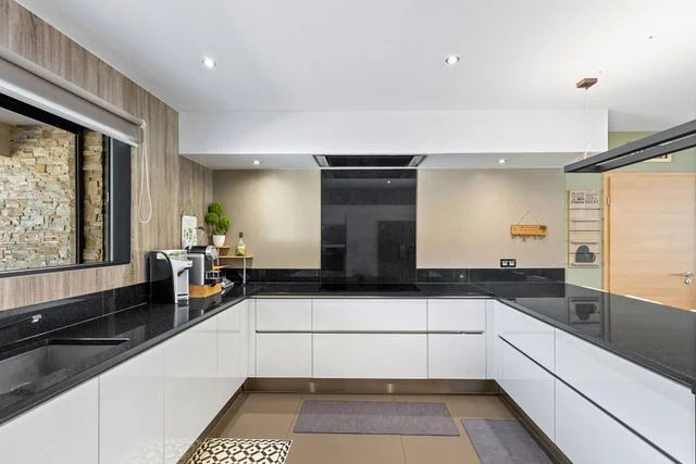 Sainte-Lucie de Porto-Vecchio, Villa 5 chambres, piscine, proche plage et fleuve