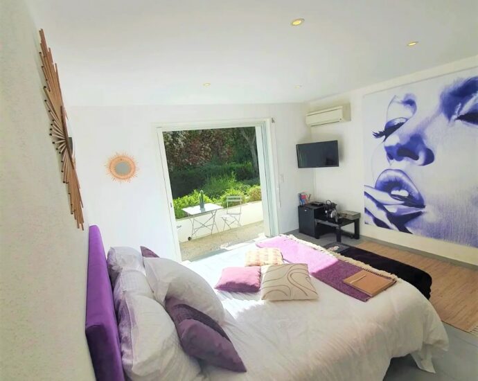 Lecci, Villa avec piscine,  5 chambres, environnement calme, proche plage et commodités