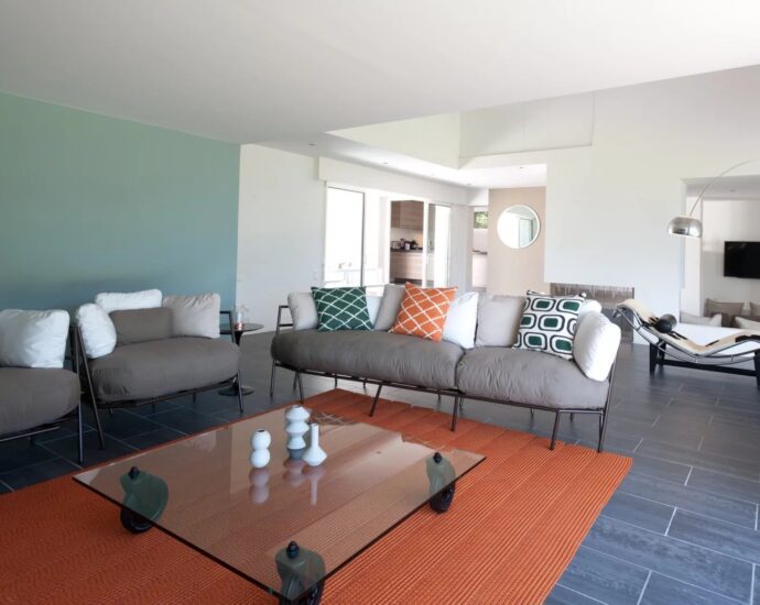 Porto-Vecchio, Domaine de Cala Rossa, 7 bedroom villa, swimming pool, walking distance to the beach