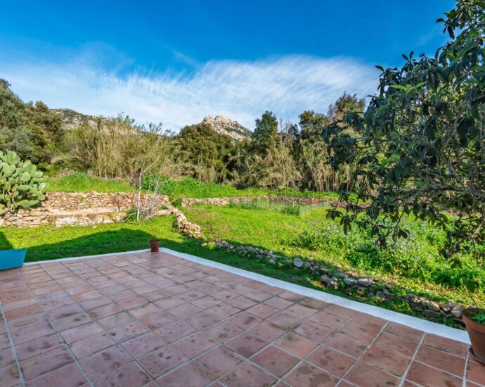 Lumio, Villa de plain pied, 4 chambres, dépendance, piscine, vue montagnes, plage à pied