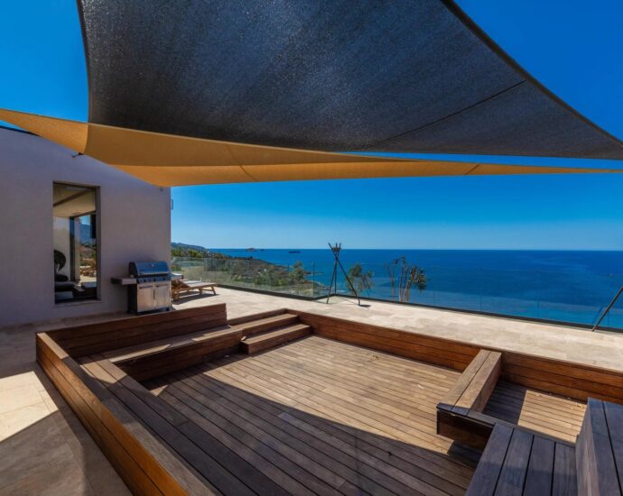 L&rsquo;Île Rousse, Villa vue mer panoramique, 6 chambres, Piscine extérieur, Piscine intérieure, Sauna, Cinéma, proche plage