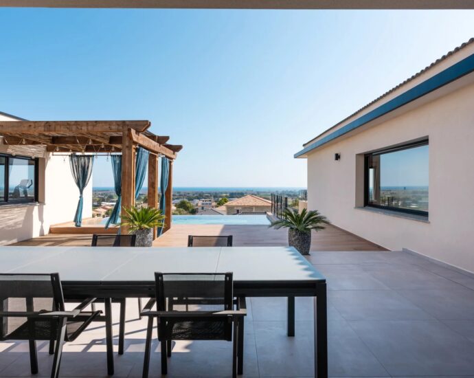 Bastia Sud, Villa vue mer, 7 pièces, 3 chambres, piscine, proche plage