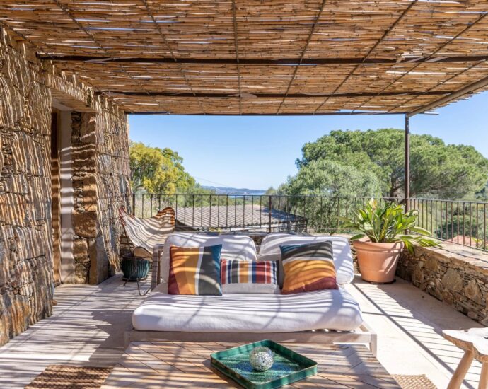 Porto-Vecchio, Piccovaggia, Farmhouse‑style Villa, 4 Bedrooms, Private Estate, Close to the Beach