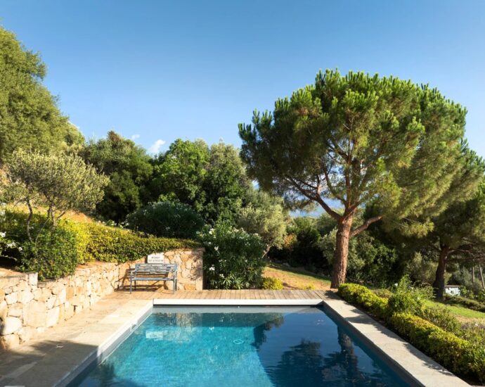 Lumio, 7 bedroom villa, swimming pool, panoramic sea view, close to the beach