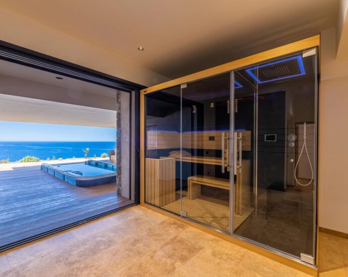 L&rsquo;Île Rousse, Villa vue mer panoramique, 6 chambres, Piscine extérieur, Piscine intérieure, Sauna, Cinéma, proche plage