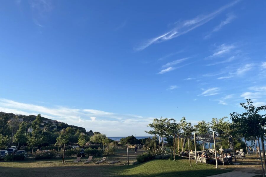 Cap Corse, Sisco, Domaine privé pieds dans l&rsquo;eau, 4 logements, espaces extérieurs, projet résidentiel ou touristique, vue et accès direct à la mer