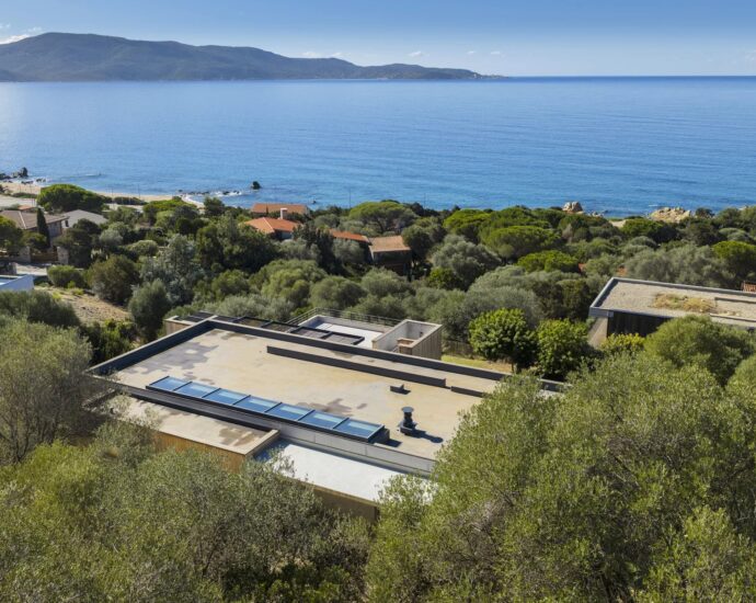 Abbartello, Olmeto, Villa d&rsquo;architecte, 6 chambres, piscine, vue mer panoramique, plage à pied