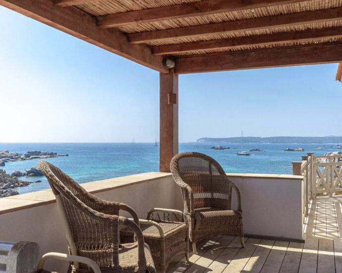 Cavallo island – Duplex top floor – Terraces 506 sq ft – 360° sea view
