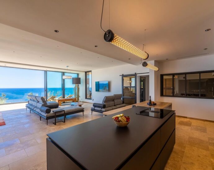 L&rsquo;Île Rousse, Villa vue mer panoramique, 6 chambres, Piscine extérieur, Piscine intérieure, Sauna, Cinéma, proche plage
