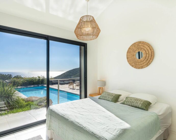 Exclusivité, Tarco, Villa vue mer,  8 chambres, piscine chauffée, salle de sport, proche plage