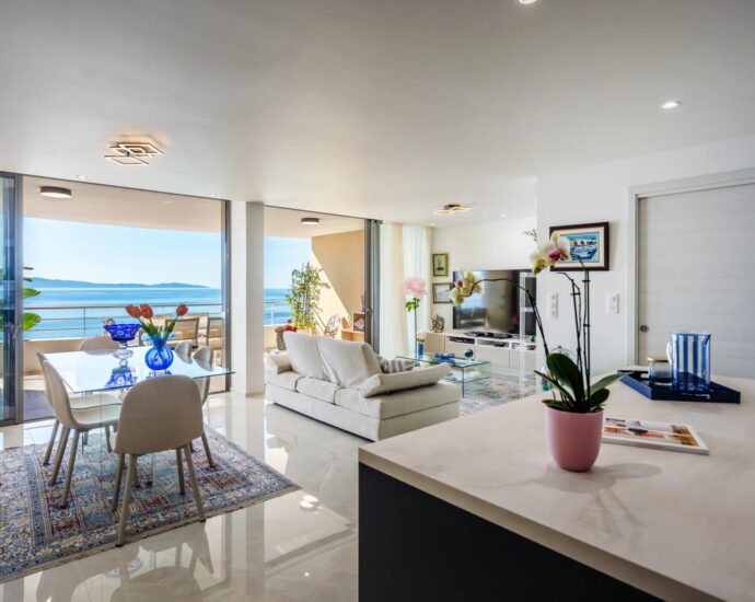 Exclusive, Ajaccio, Route des Sanguinaires , Panoramic sea view apartment with 2 bedrooms, terrace, and within walking distance of the beach.