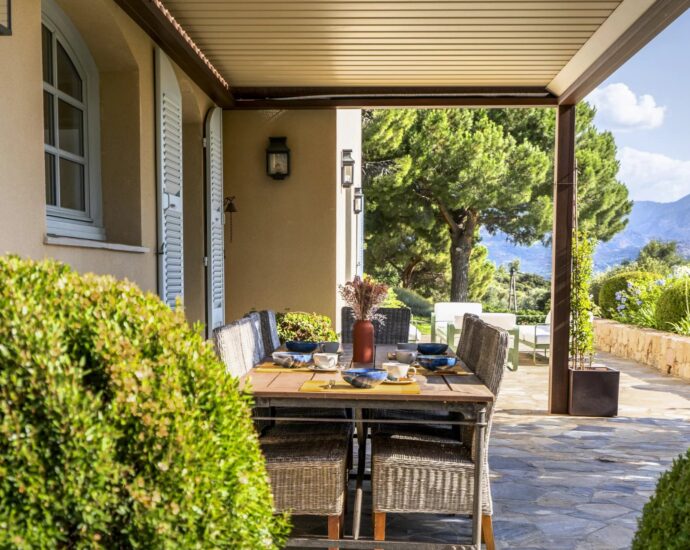 Lumio, 7 bedroom villa, swimming pool, panoramic sea view, close to the beach