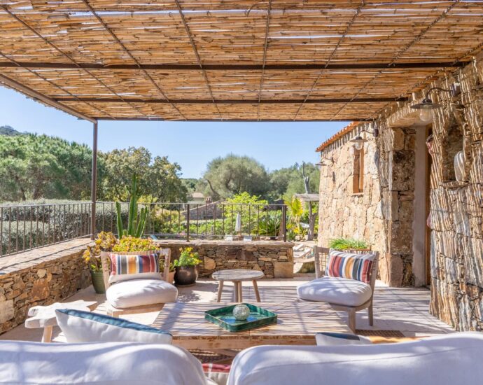 Porto-Vecchio, Piccovaggia, Farmhouse‑style Villa, 4 Bedrooms, Private Estate, Close to the Beach