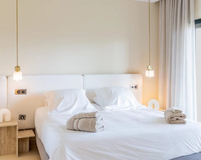 Porto-Vecchio, Town Centre, Sea-View Apartment, 3 Bedrooms, Terrace, Close to Beaches