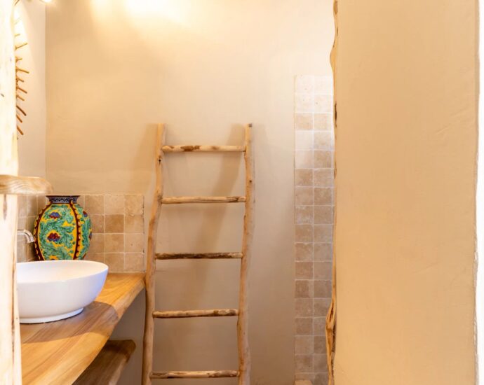 Porto-Vecchio, Piccovaggia, Farmhouse‑style Villa, 4 Bedrooms, Private Estate, Close to the Beach