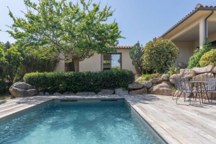Pinarello, Capicciola, Villa 3 chambres, T4, piscine, vue dégagée, proche plage