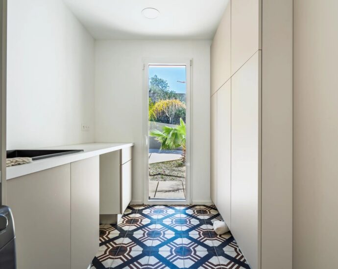 Corbara, villa 4 chambres, piscine à débordement, vue mer imprenable, proche plage