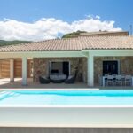 Solenzara, Villa 4 Chambres, 2 appartements indépendants, Piscine, Vue mer et montagne panoramique, proche plage