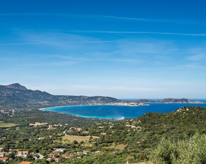 Lumio, appartement, 2 chambres, vue panoramique mer et montagnes, proche plage