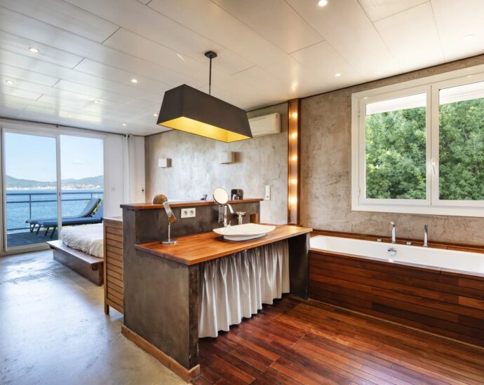 Porticcio, South Shore of Ajaccio, Waterfront villa, 5 bedrooms, panoramic sea view, direct beach access