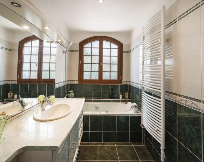 Nord d’Ajaccio, San Andréa D&rsquo;Orcini, Villa 4 chambres, piscine à débordement, vue mer panoramique, plage à pied